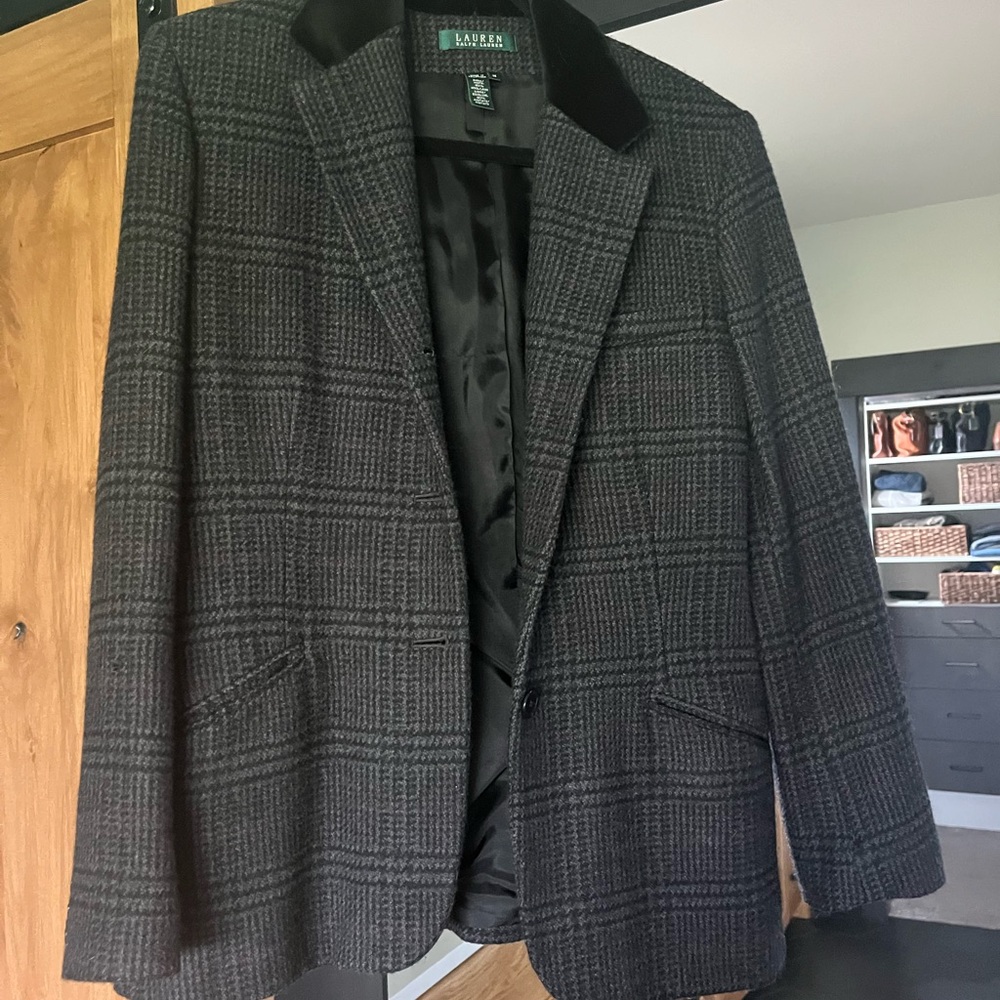 Lauren Ralph Lauren women’s Gray wool plaid Blazer with black velvet collar